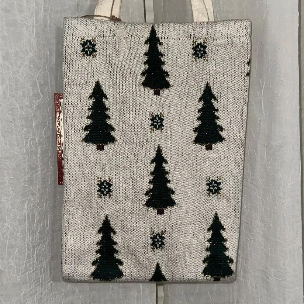 CT White Ivory Green Gold Christmas Tree Snowflake Knit Wine Gift Bag